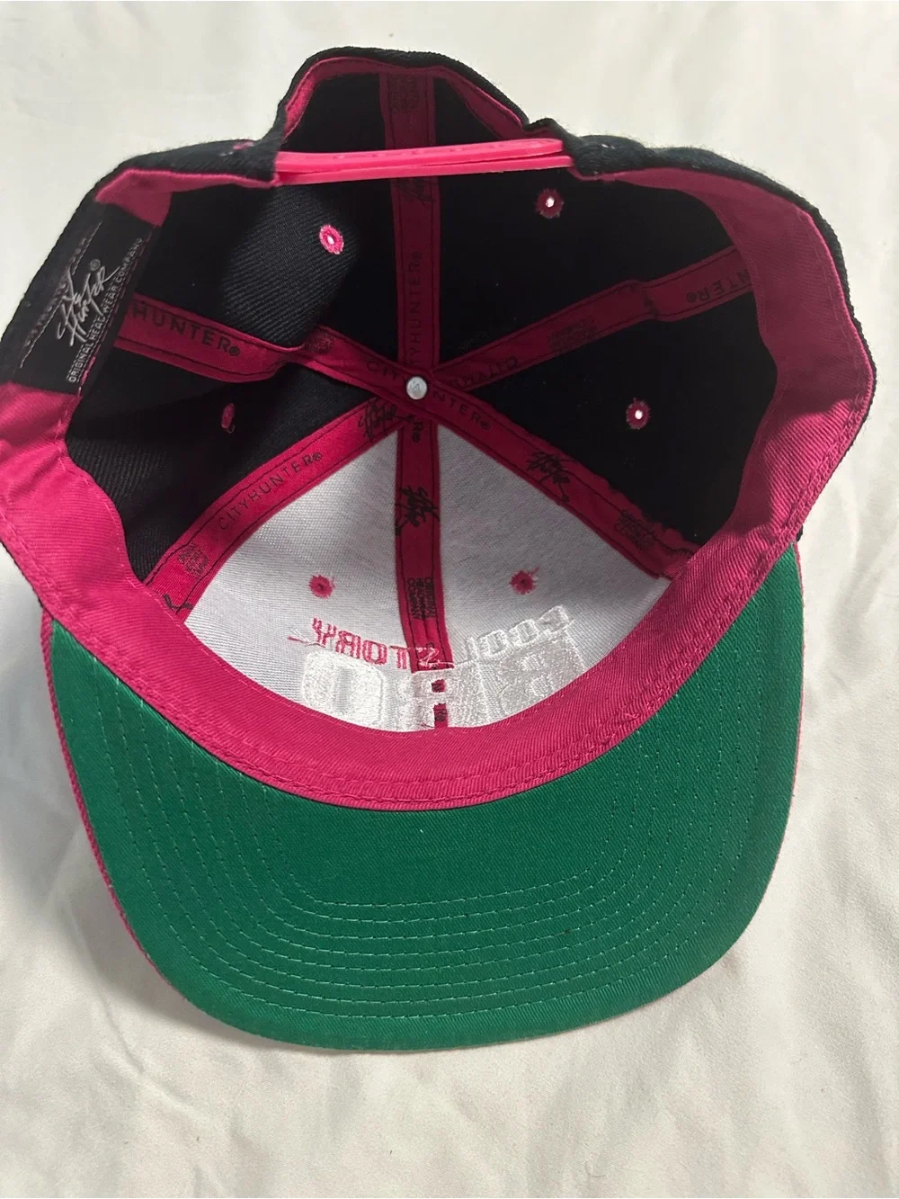 City Hunter Two-Tone Snapback Hat - Black & Hot Pink